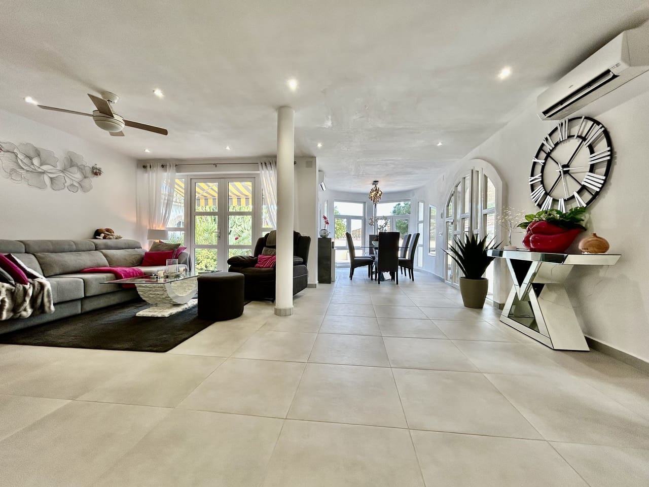 6 slaapkamer Villa te koop in Cabo Roig met zwembad garage - € 799.000 (Ref: 9722347)