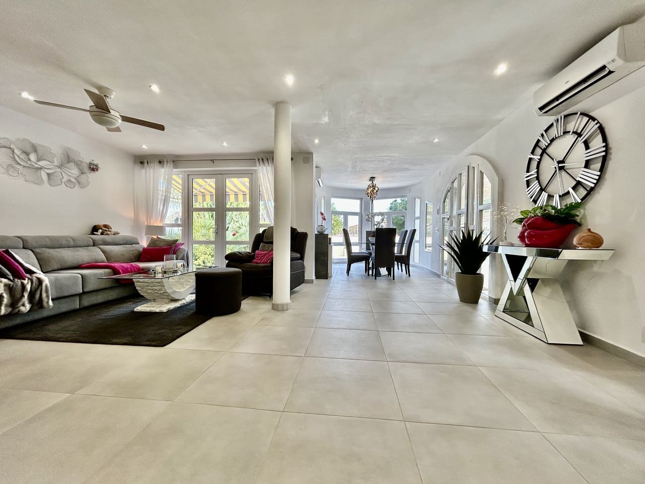 6 slaapkamer Villa te koop in Cabo Roig met zwembad garage - € 799.000 (Ref: 9722347)