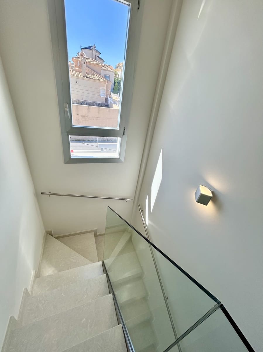 3 sypialnia Willa na sprzedaż w Villamartin z basenem garażem - 550 000 € (Ref: 9722351)