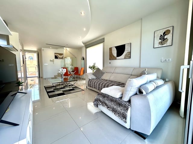 Chalet de 3 habitaciones en Villamartin, Orihuela en venta con piscina garaje - 550.000 € (Ref: 9722356)