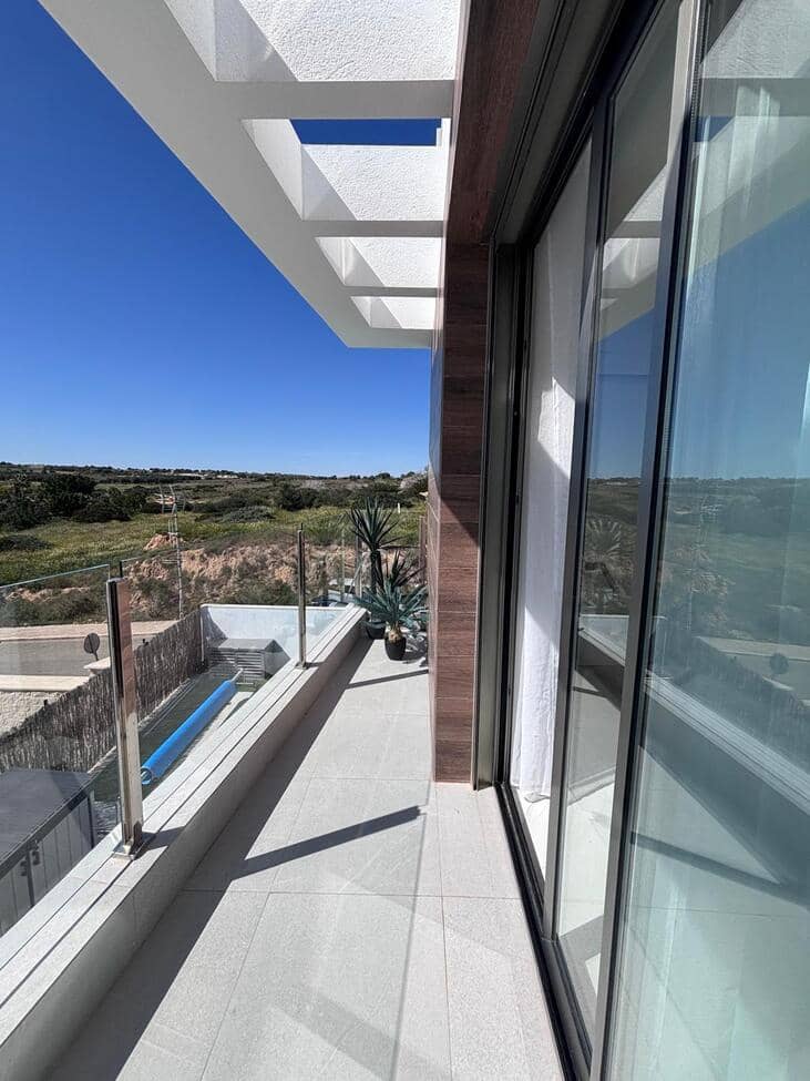 Chalet de 5 habitaciones en Villamartin en venta con piscina - 595.000 € (Ref: 9722361)