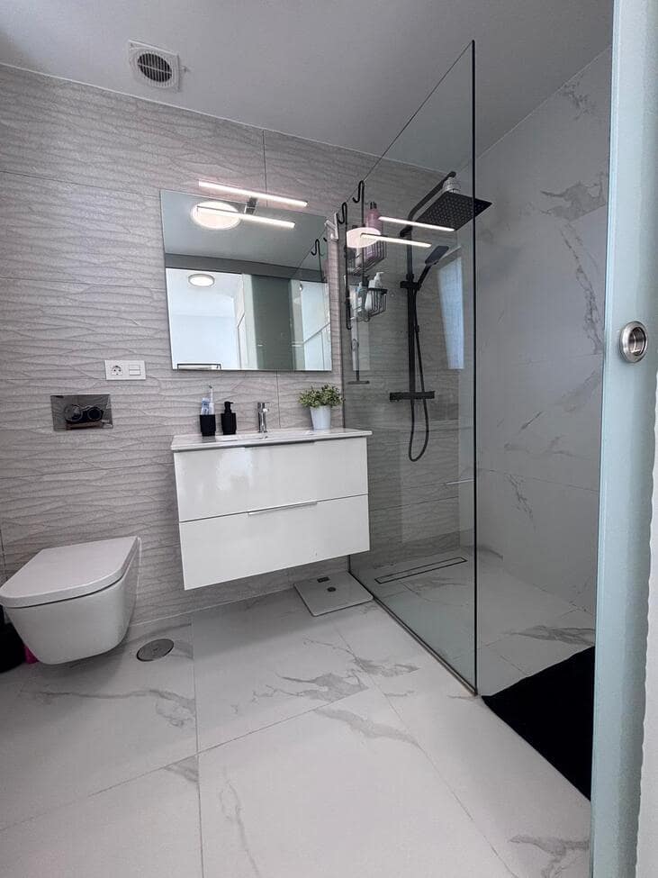 Chalet de 5 habitaciones en Villamartin en venta con piscina - 595.000 € (Ref: 9722361)