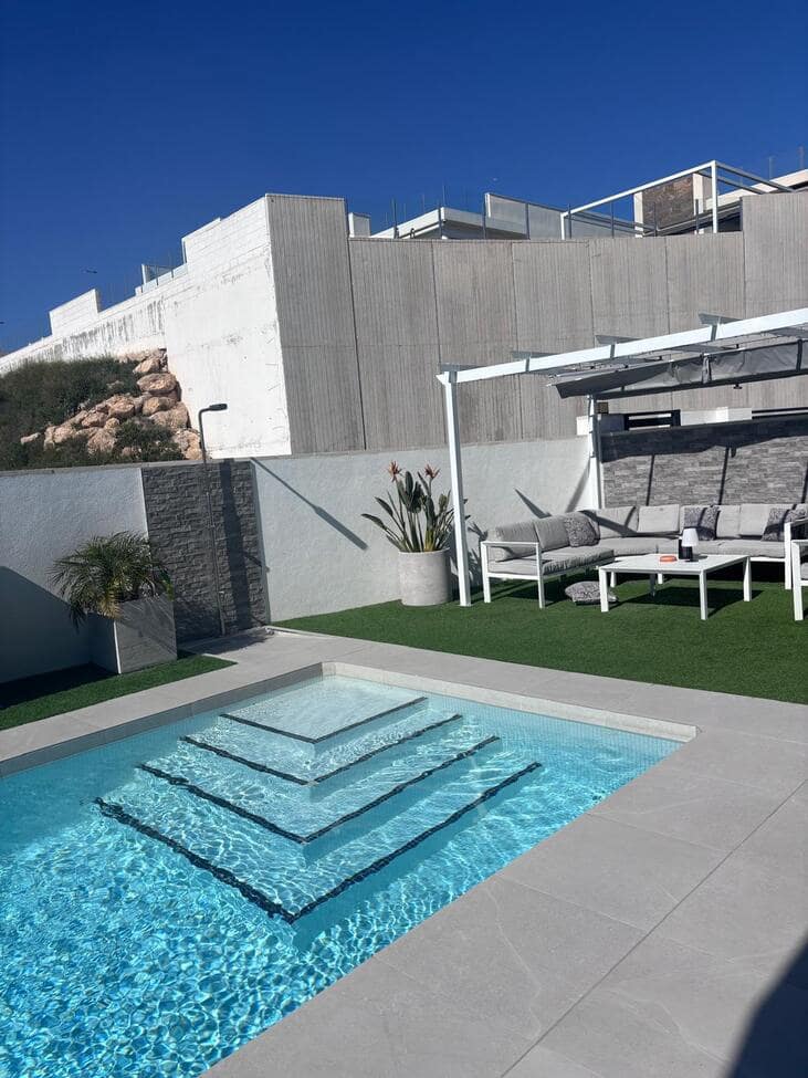 Chalet de 5 habitaciones en Villamartin en venta con piscina - 595.000 € (Ref: 9722361)