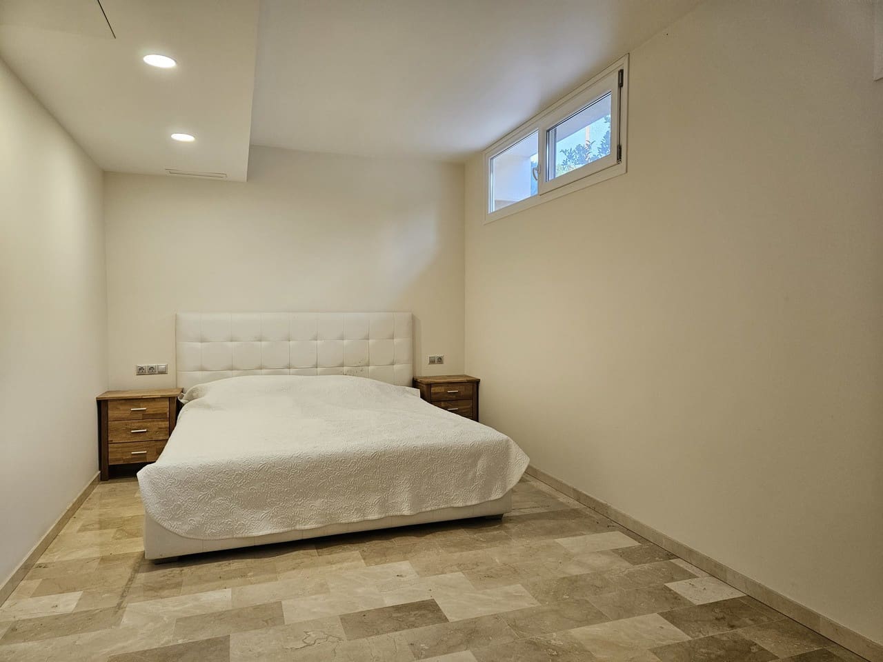 5 slaapkamer Villa te koop in La Zenia met zwembad garage - € 1.500.000 (Ref: 9722398)