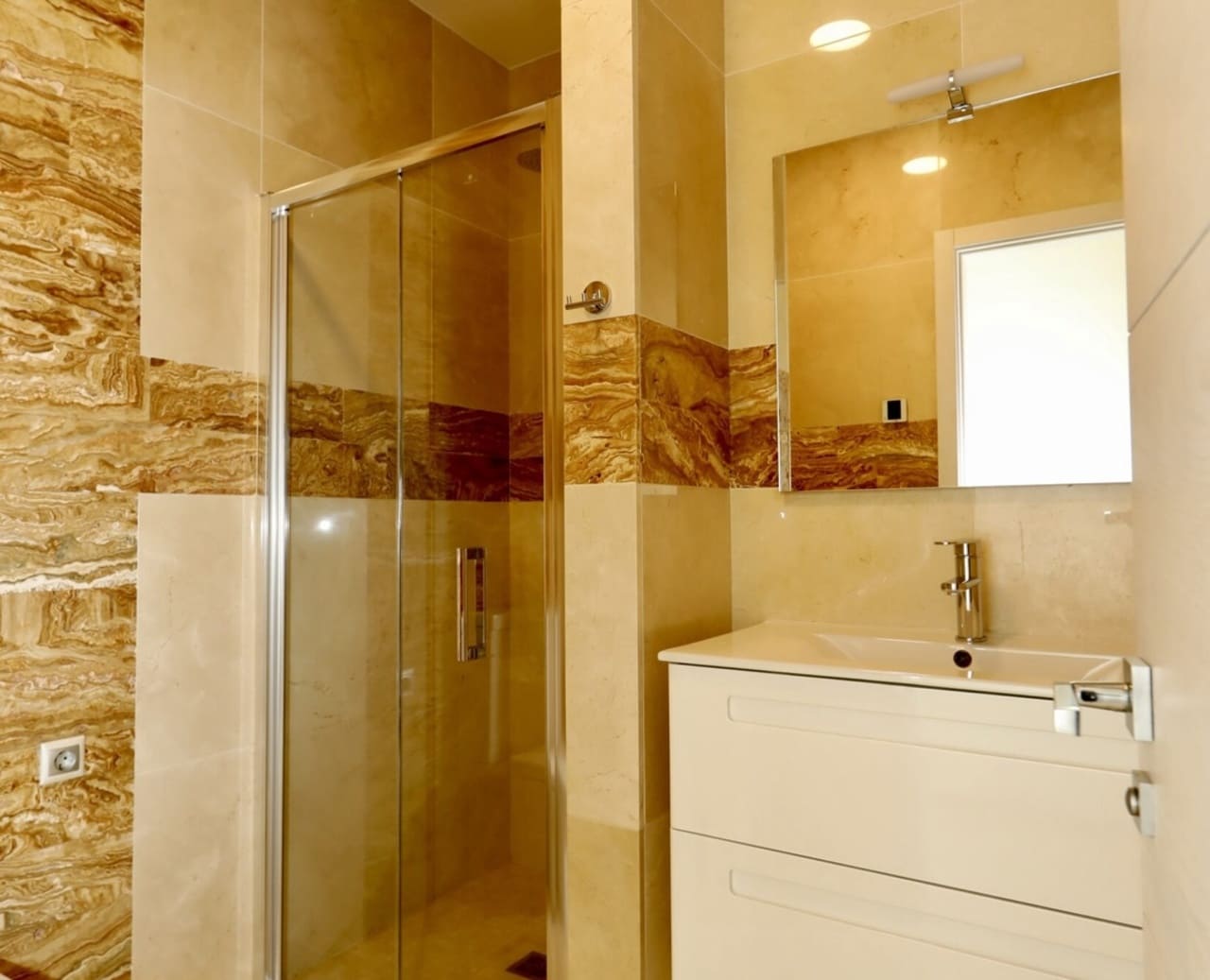 5 slaapkamer Villa te koop in La Zenia met zwembad garage - € 1.500.000 (Ref: 9722398)