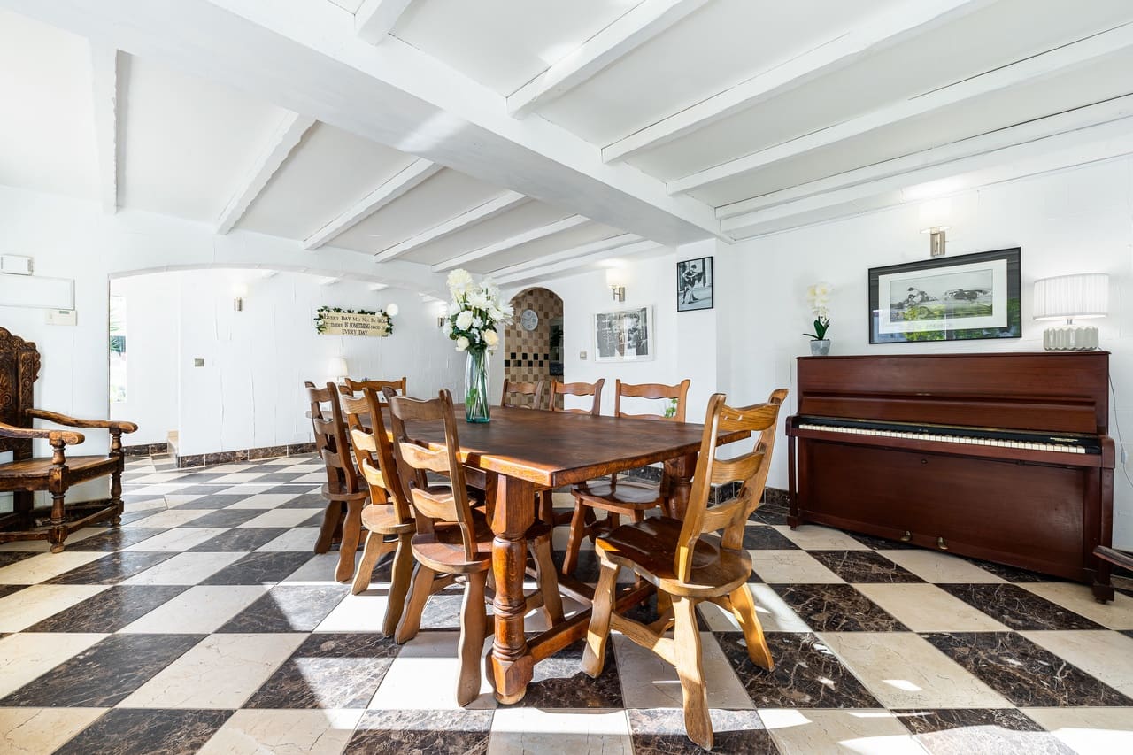 7 bedroom Villa for sale in Dehesa de Campoamor with pool garage - € 1,350,000 (Ref: 9722410)