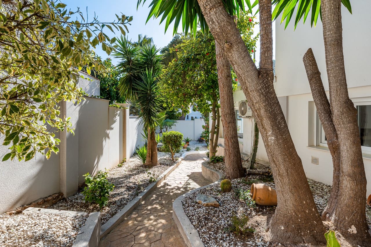 7 bedroom Villa for sale in Dehesa de Campoamor with pool garage - € 1,350,000 (Ref: 9722410)