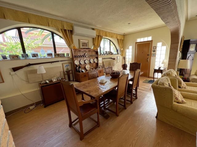 Chalet de 3 habitaciones en Cabo Roig, Orihuela en venta con piscina garaje - 790.000 € (Ref: 9722412)