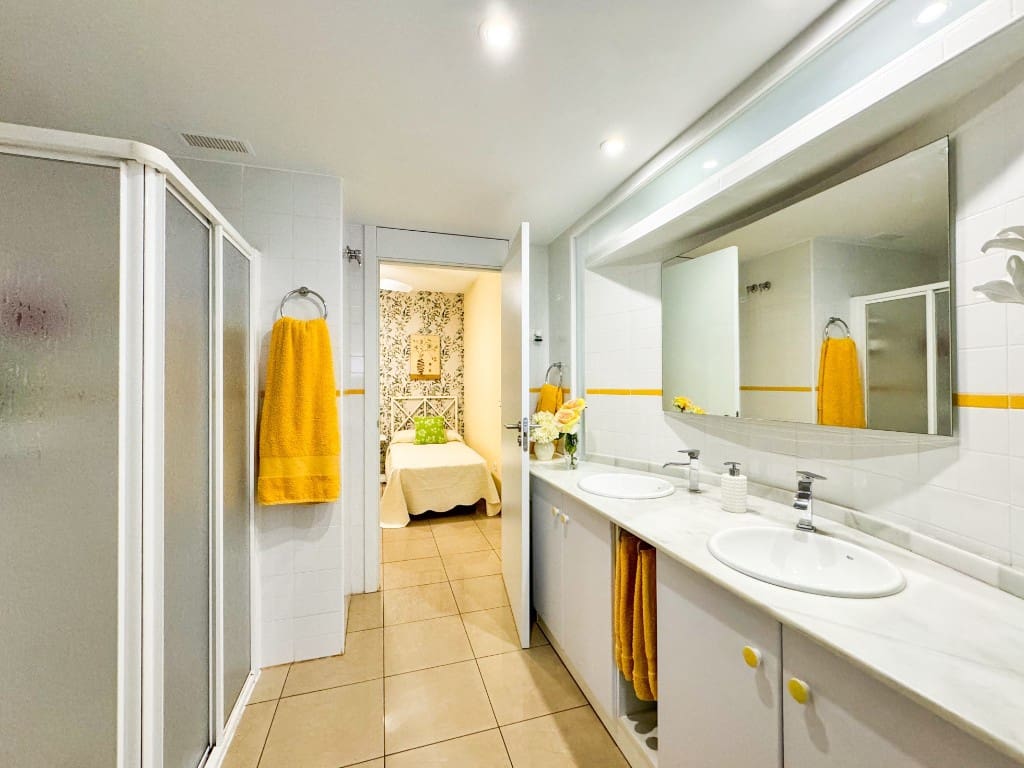 2 bedroom Apartment for sale in Playa Flamenca with pool garage - € 260,000 (Ref: 9722419)