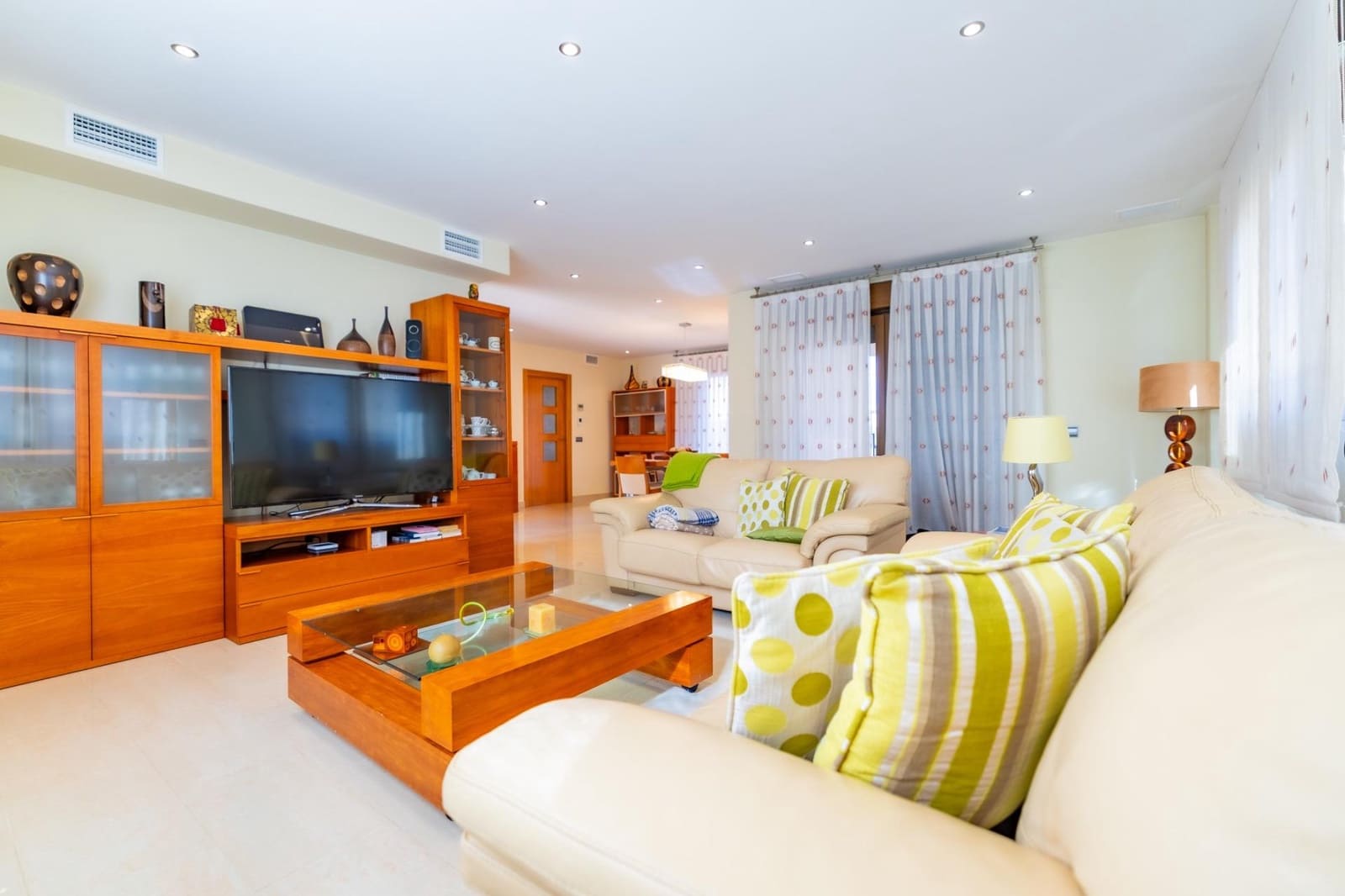 4 bedroom Villa for sale in Torrevieja with garage - € 1,100,000 (Ref: 9722428)