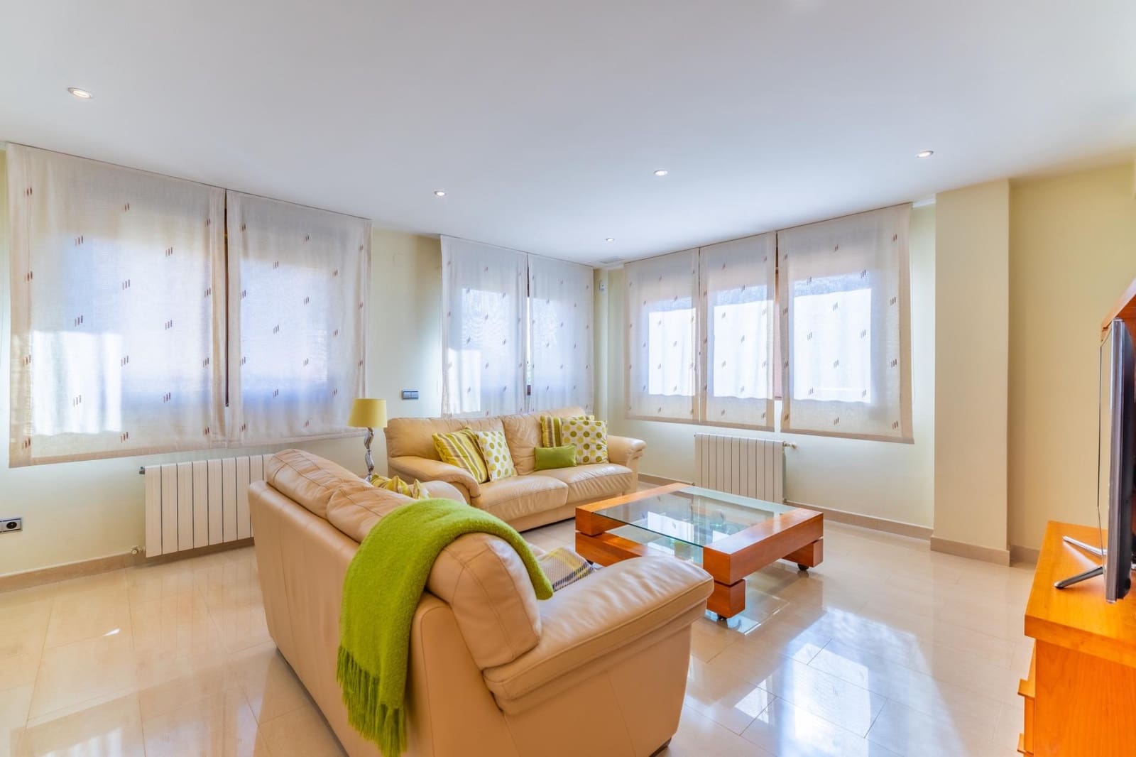 4 bedroom Villa for sale in Torrevieja with garage - € 1,100,000 (Ref: 9722428)