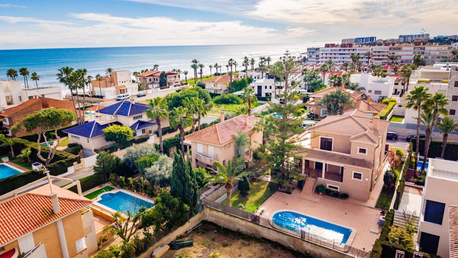 4 bedroom Villa for sale in Torrevieja with garage - € 1,100,000 (Ref: 9722428)