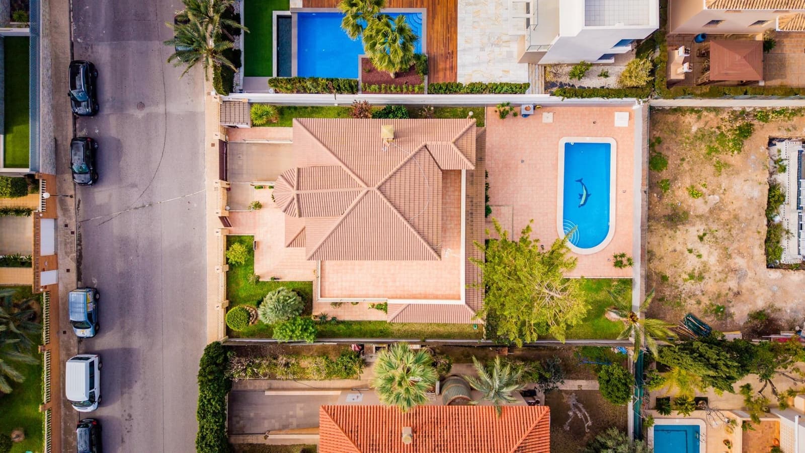 4 bedroom Villa for sale in Torrevieja with garage - € 1,100,000 (Ref: 9722428)