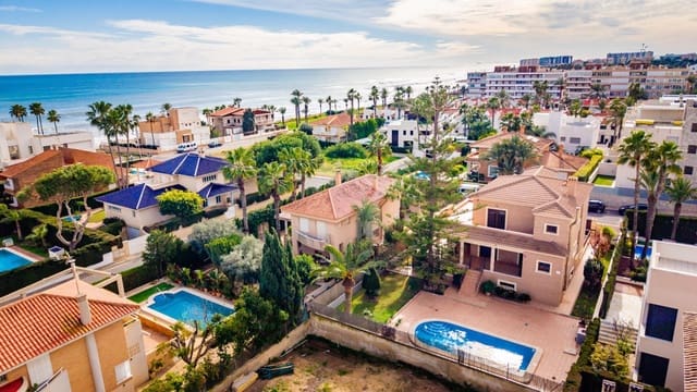 4 bedroom Villa for sale in La Veleta, Torrevieja with garage - € 1,100,000 (Ref: 9722428)