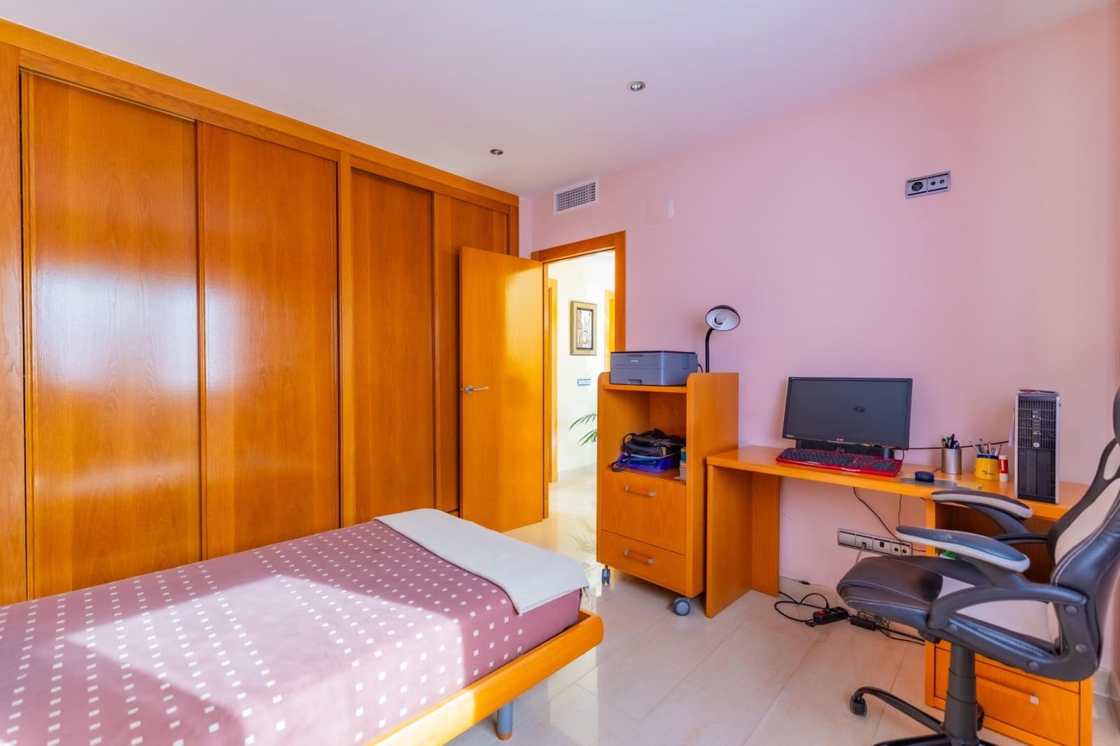 4 bedroom Villa for sale in Torrevieja with garage - € 1,100,000 (Ref: 9722428)