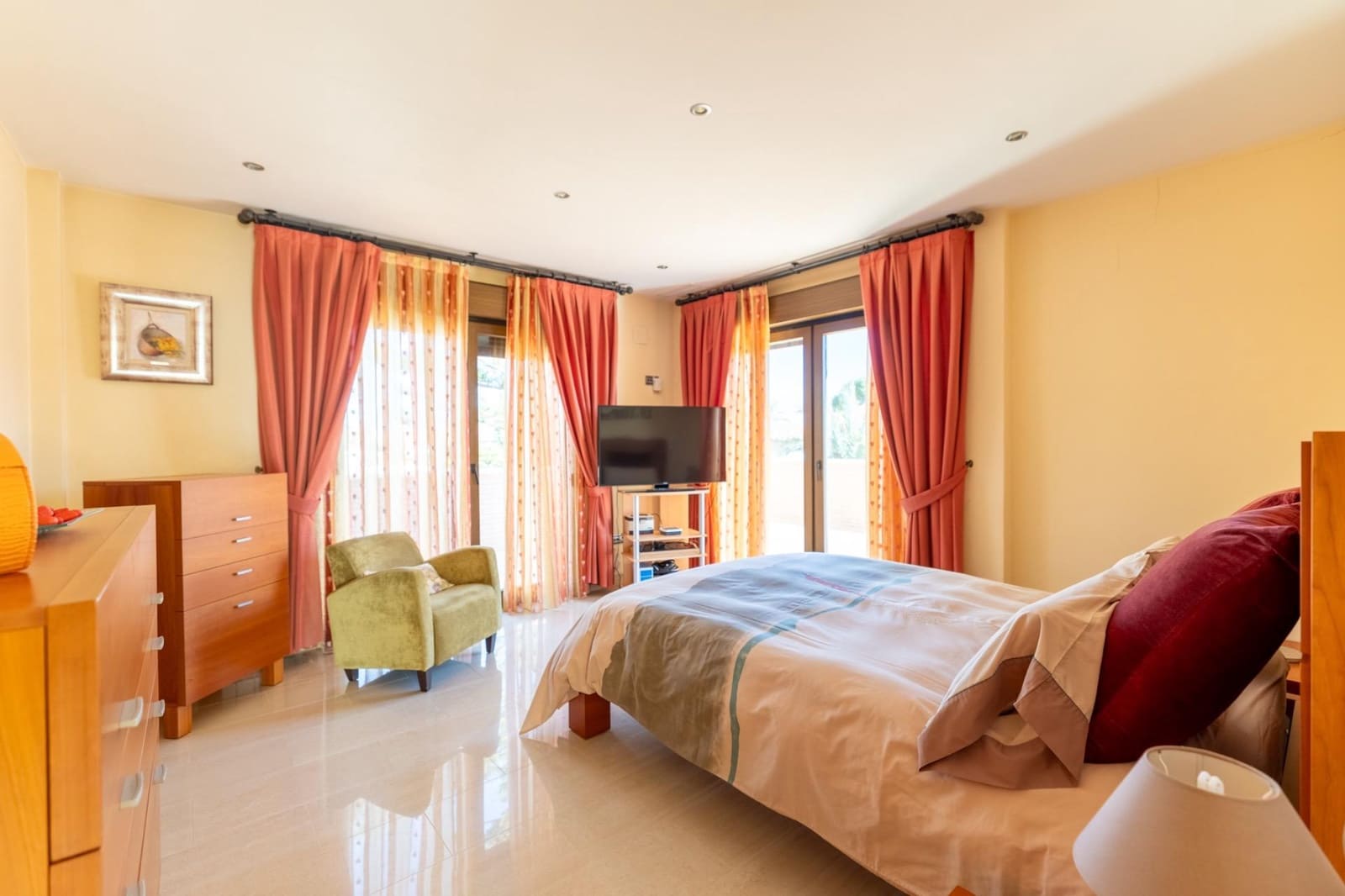 4 bedroom Villa for sale in Torrevieja with garage - € 1,100,000 (Ref: 9722428)