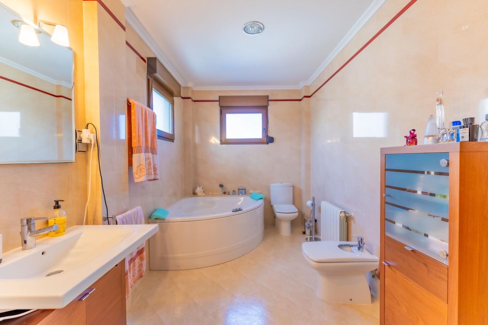 4 bedroom Villa for sale in Torrevieja with garage - € 1,100,000 (Ref: 9722428)