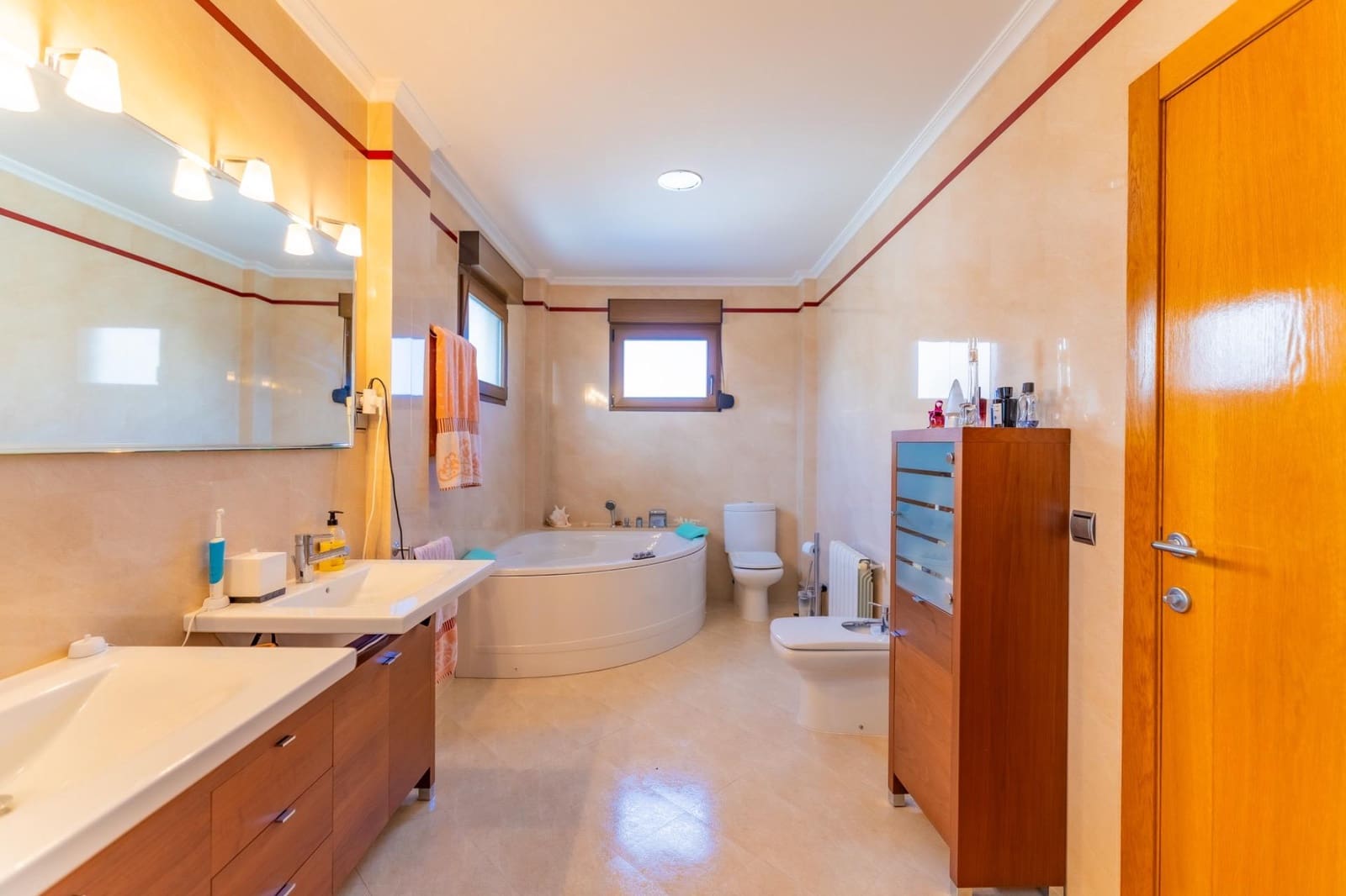 4 bedroom Villa for sale in Torrevieja with garage - € 1,100,000 (Ref: 9722428)