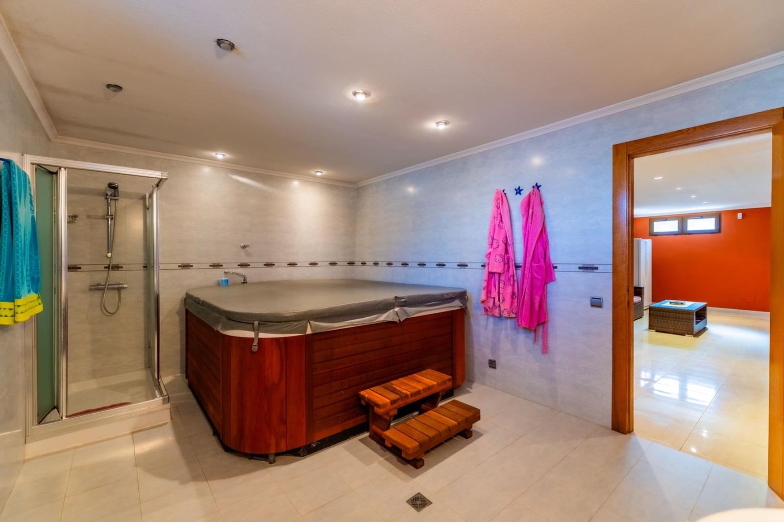 4 bedroom Villa for sale in Torrevieja with garage - € 1,100,000 (Ref: 9722428)