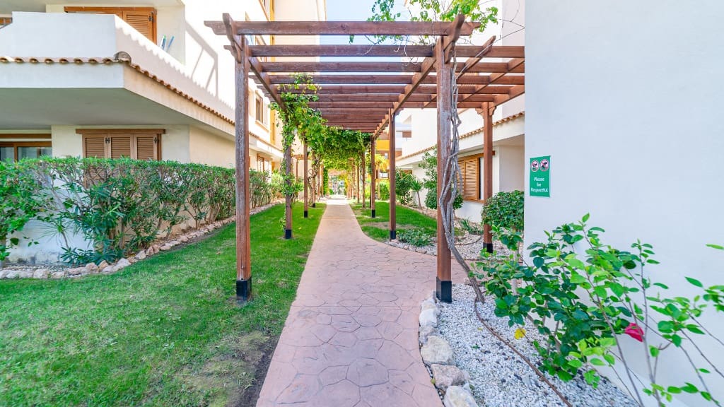 2 bedroom Apartment for sale in Punta Prima with pool garage - € 260,000 (Ref: 9722432)