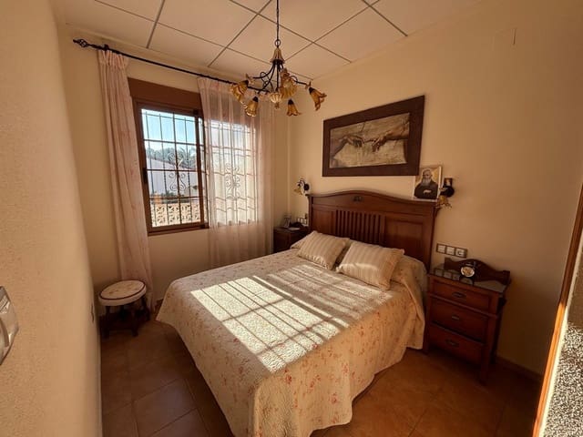 Chalet de 3 habitaciones en Punta Prima, Orihuela en venta con garaje - 545.000 € (Ref: 9722437)