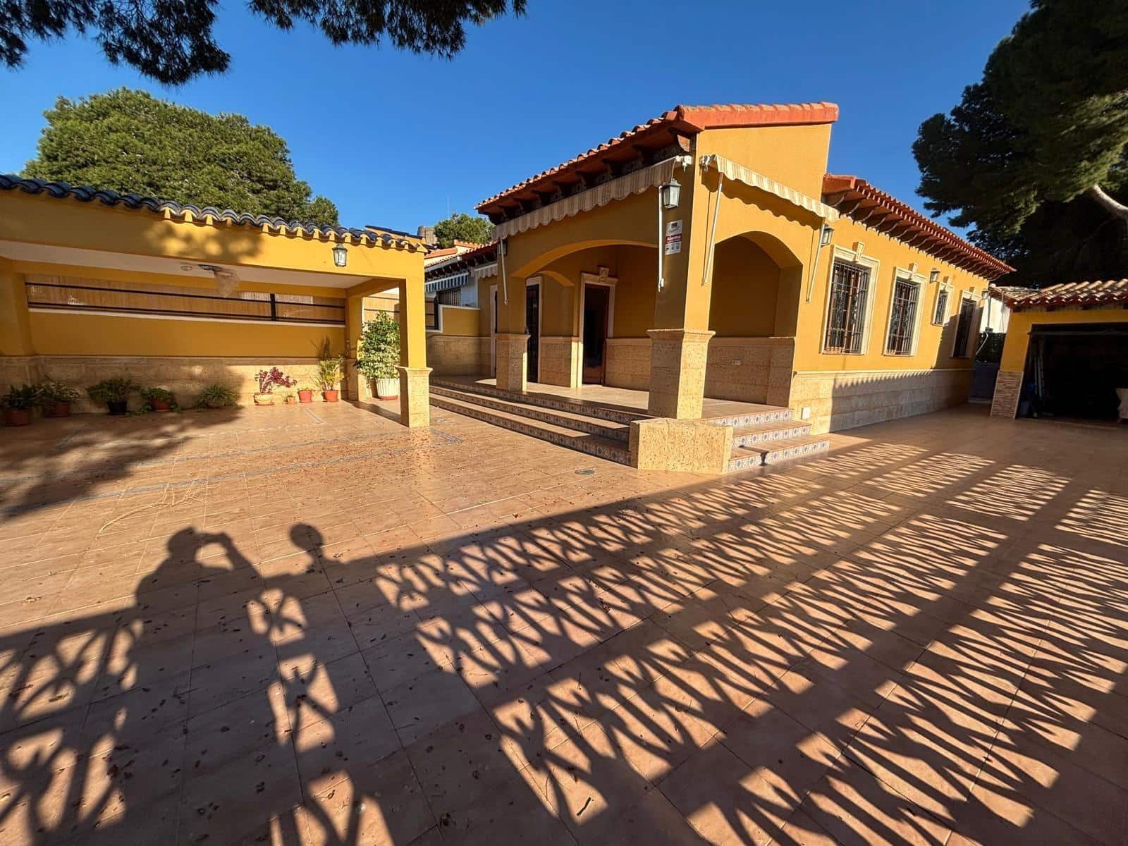 3 bedroom Villa for sale in Orihuela Costa with garage - € 545,000 (Ref: 9722437)