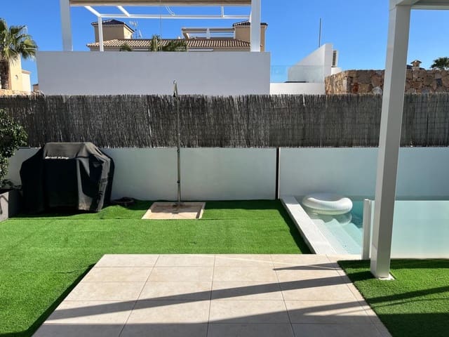 3 soverom Villa til salgs i Cabo Roig, Orihuela med svømmebasseng - € 360 000 (Ref: 9722452)