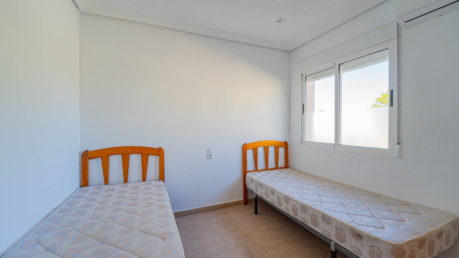 2 makuuhuone Omakotitalo myytävänä paikassa Punta Prima mukana uima-altaan - 199 000 € (Ref: 9722458)