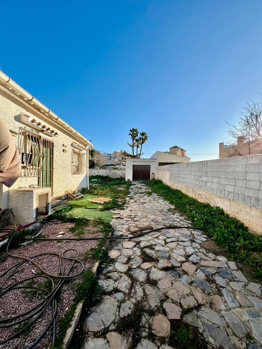 Chalet de 3 habitaciones en Torrevieja en venta - 299.000 € (Ref: 9722464)