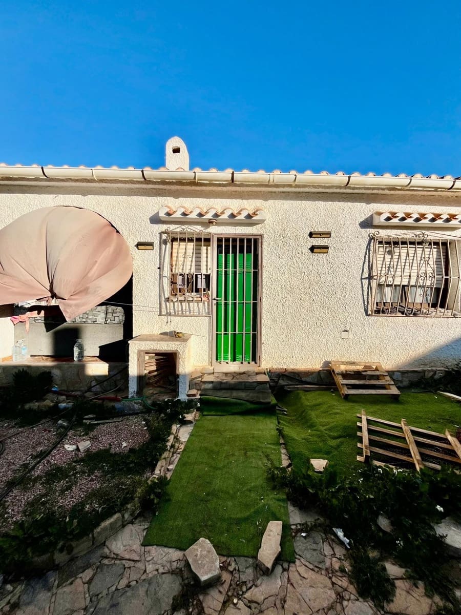 Chalet de 3 habitaciones en Torrevieja en venta - 299.000 € (Ref: 9722464)