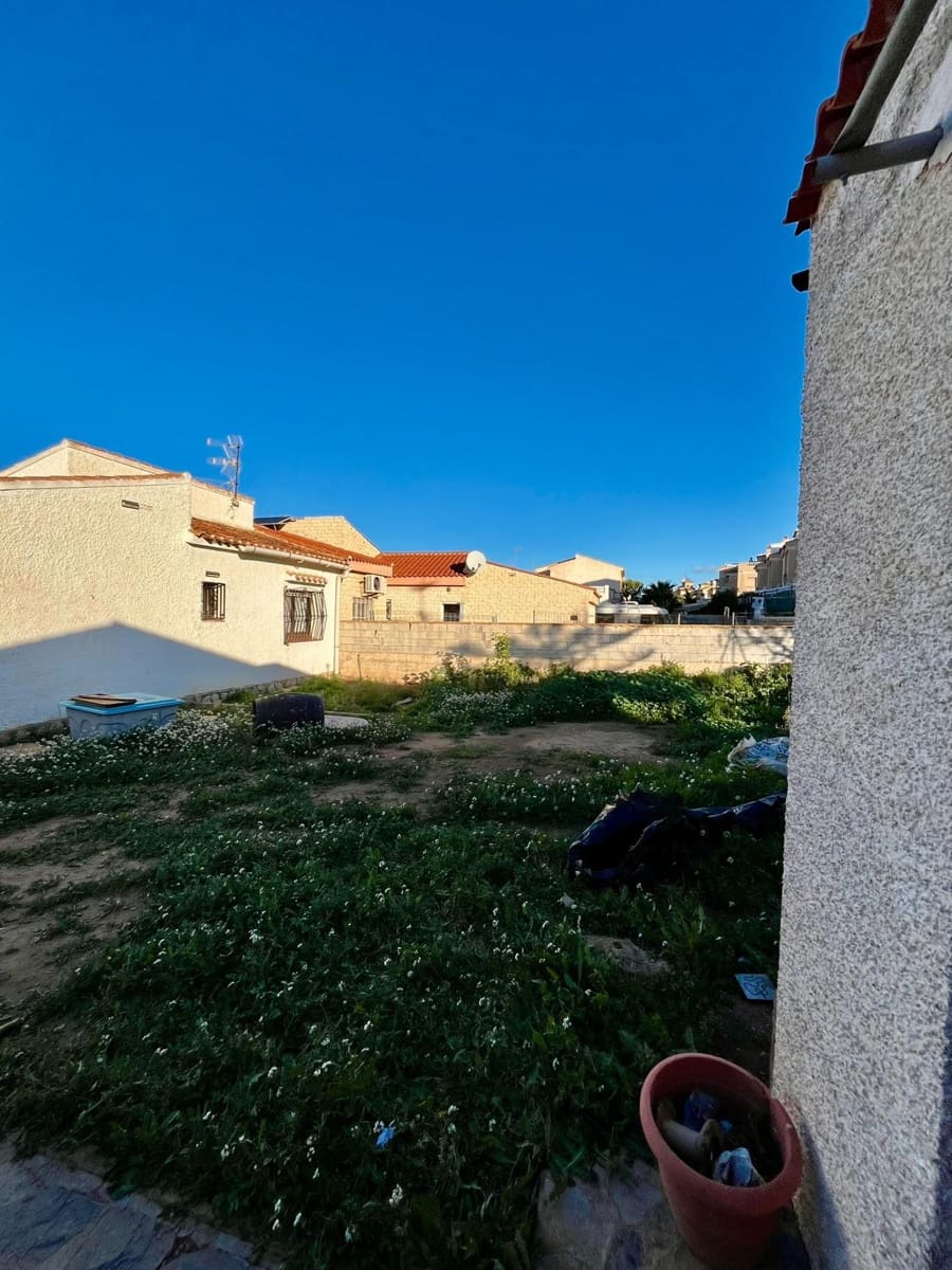 Chalet de 3 habitaciones en Torrevieja en venta - 299.000 € (Ref: 9722464)