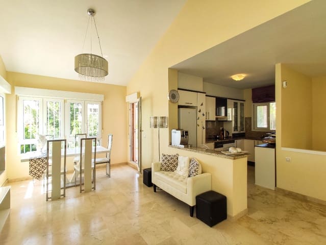 Chalet de 4 habitaciones en Las Ramblas Golf, Orihuela en venta con piscina garaje - 495.000 € (Ref: 9722474)