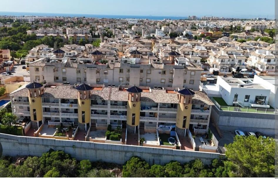 2 bedroom Apartment for sale in Orihuela with pool - € 135,000 (Ref: 9722476)