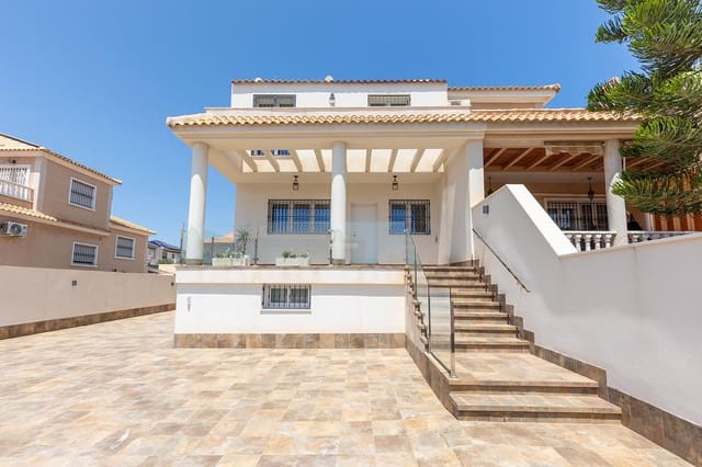 4 Zimmer Villa zu verkaufen in Aguas Nuevas, Torrevieja mit Pool Garage - 549.000 € (Ref: 9722479)