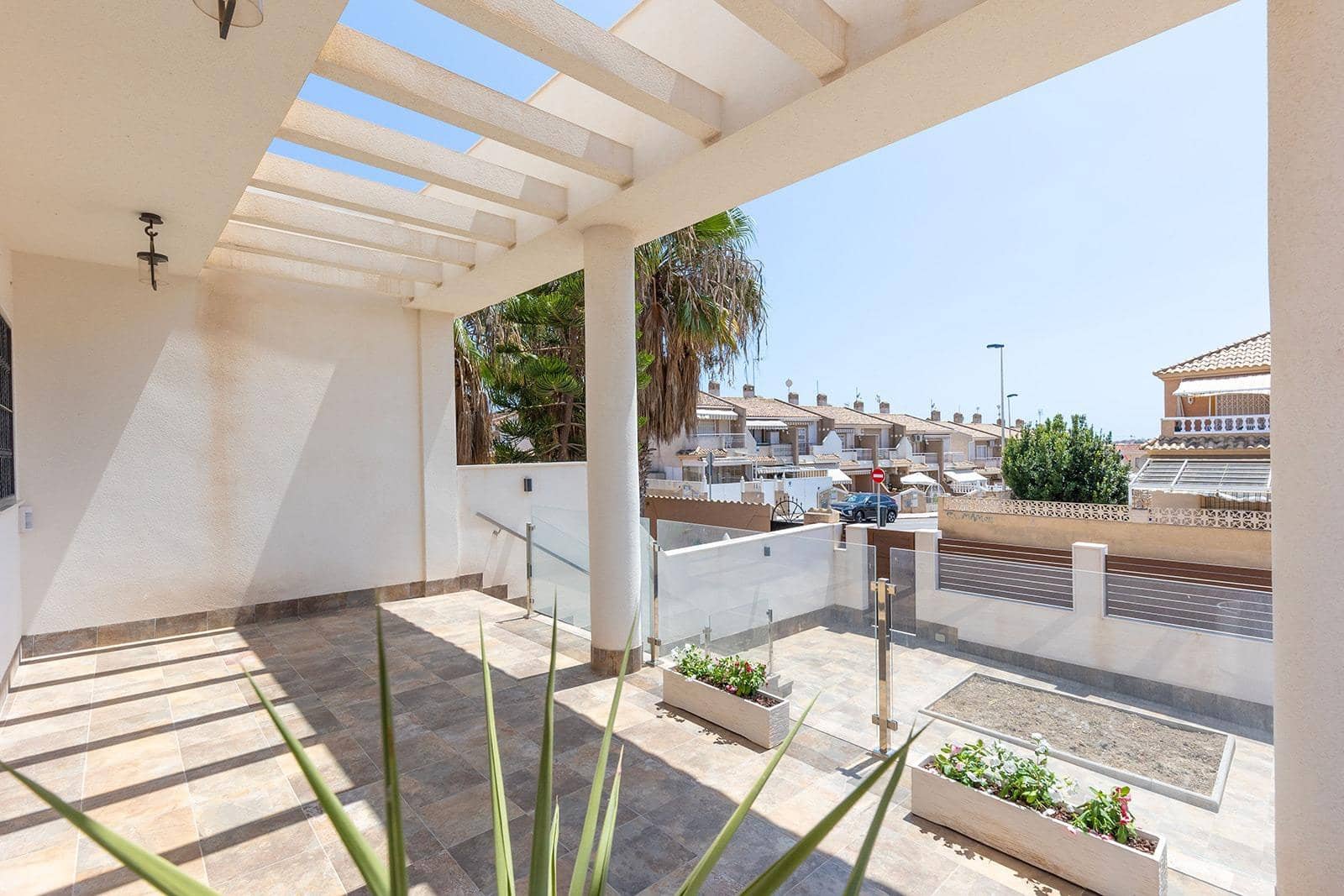 4 Zimmer Villa zu verkaufen in Torrevieja mit Pool Garage - 549.000 € (Ref: 9722479)