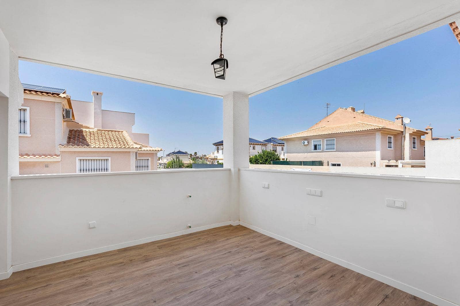 4 Zimmer Villa zu verkaufen in Torrevieja mit Pool Garage - 549.000 € (Ref: 9722479)