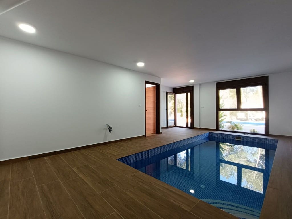 5 bedroom Villa for sale in Pinar de Campoverde with pool garage - € 785,000 (Ref: 9722489)