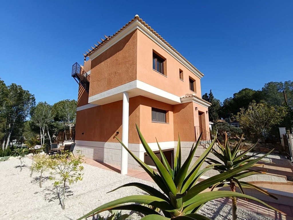 5 bedroom Villa for sale in Pinar de Campoverde with pool garage - € 785,000 (Ref: 9722489)