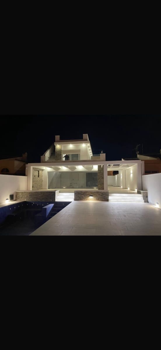 3 soverom Villa til salgs i Torrevieja med svømmebasseng garasje - € 499 000 (Ref: 9722492)