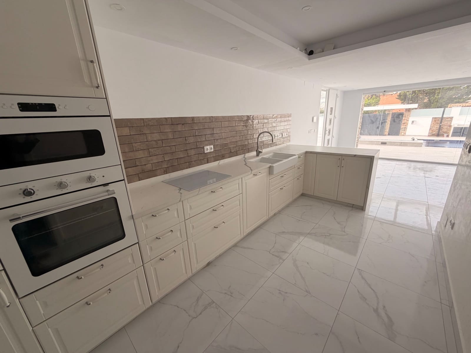 3 soverom Villa til salgs i Torrevieja med svømmebasseng garasje - € 499 000 (Ref: 9722492)