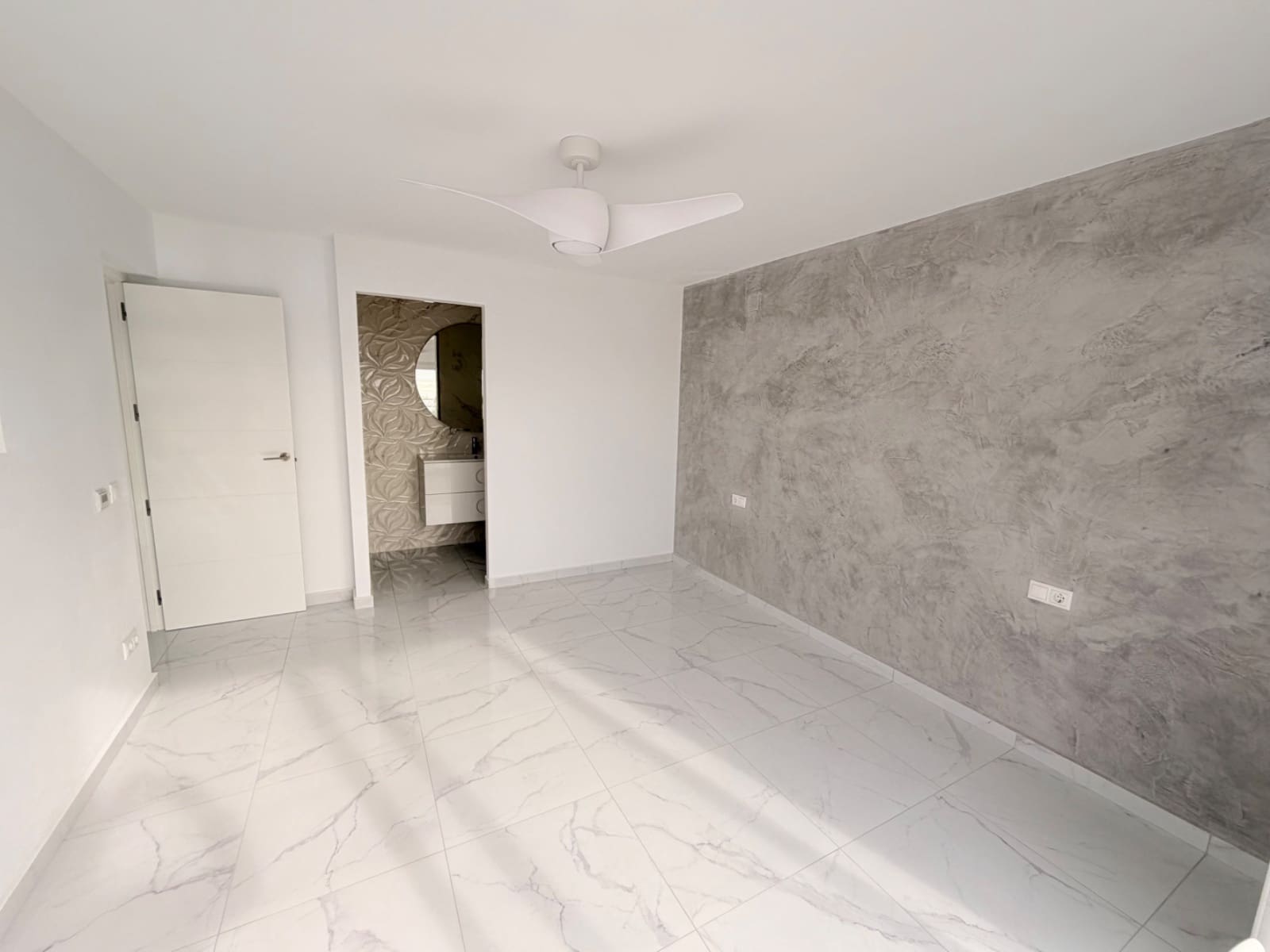 3 soverom Villa til salgs i Torrevieja med svømmebasseng garasje - € 499 000 (Ref: 9722492)