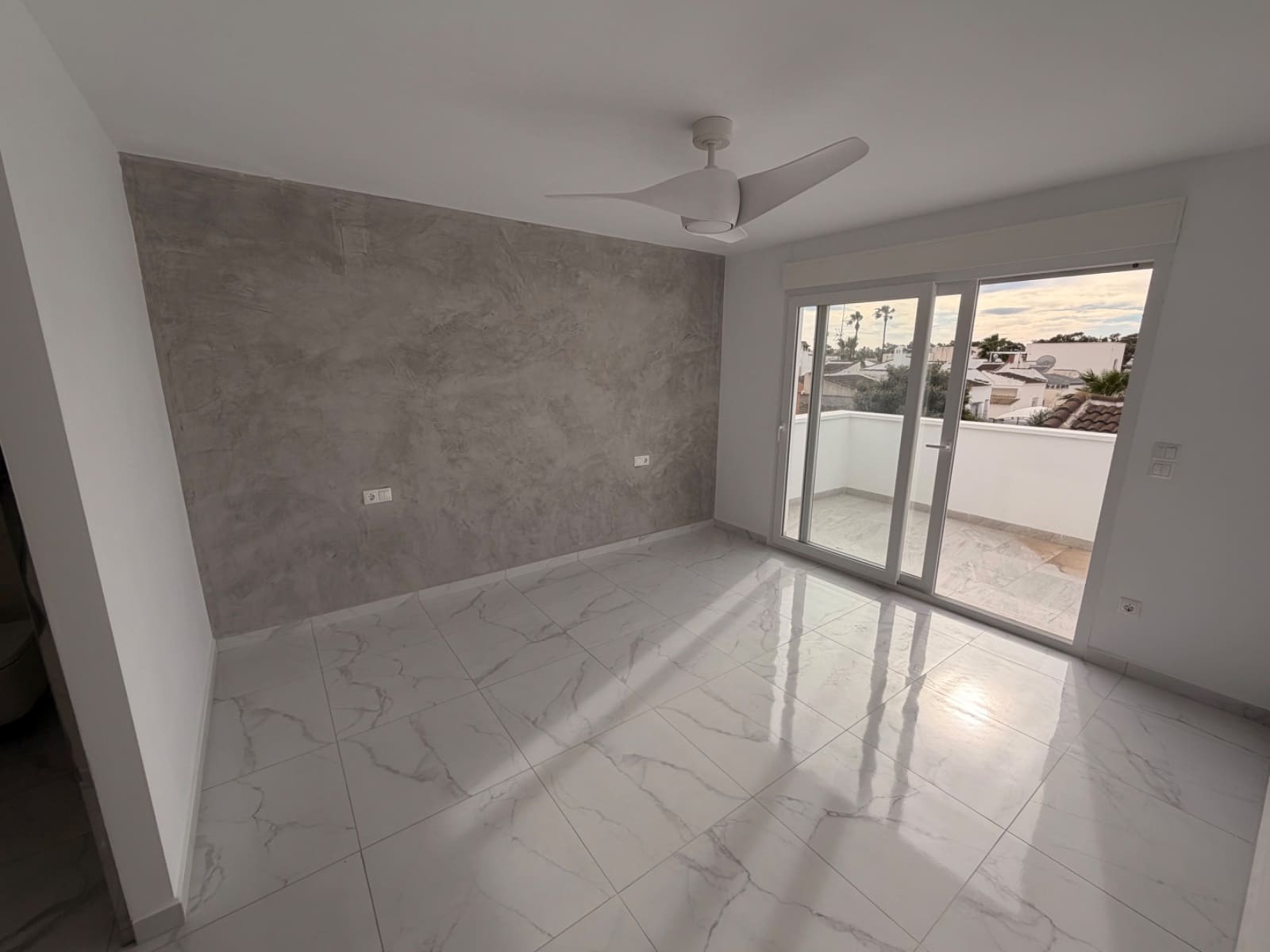 3 soverom Villa til salgs i Torrevieja med svømmebasseng garasje - € 499 000 (Ref: 9722492)