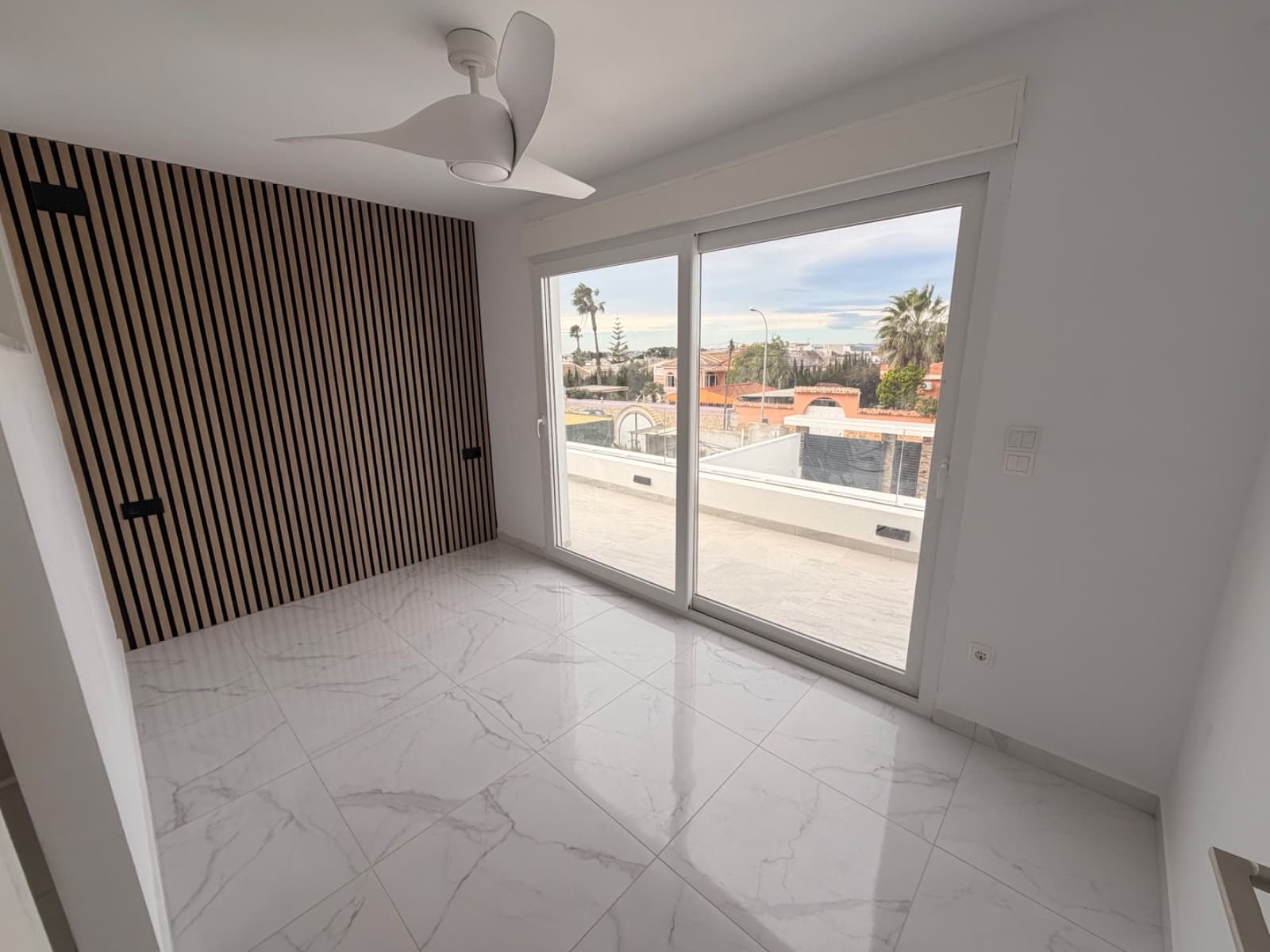 3 soverom Villa til salgs i Torrevieja med svømmebasseng garasje - € 499 000 (Ref: 9722492)
