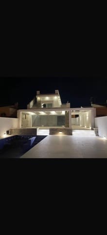 Chalet de 3 habitaciones en Parque de las Naciones, Torrevieja en venta con piscina garaje - 470.000 € (Ref: 9722492)