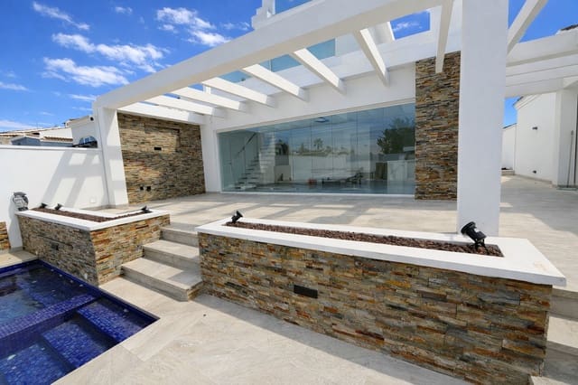 Chalet de 3 habitaciones en Parque de las Naciones, Torrevieja en venta con piscina garaje - 470.000 € (Ref: 9722492)