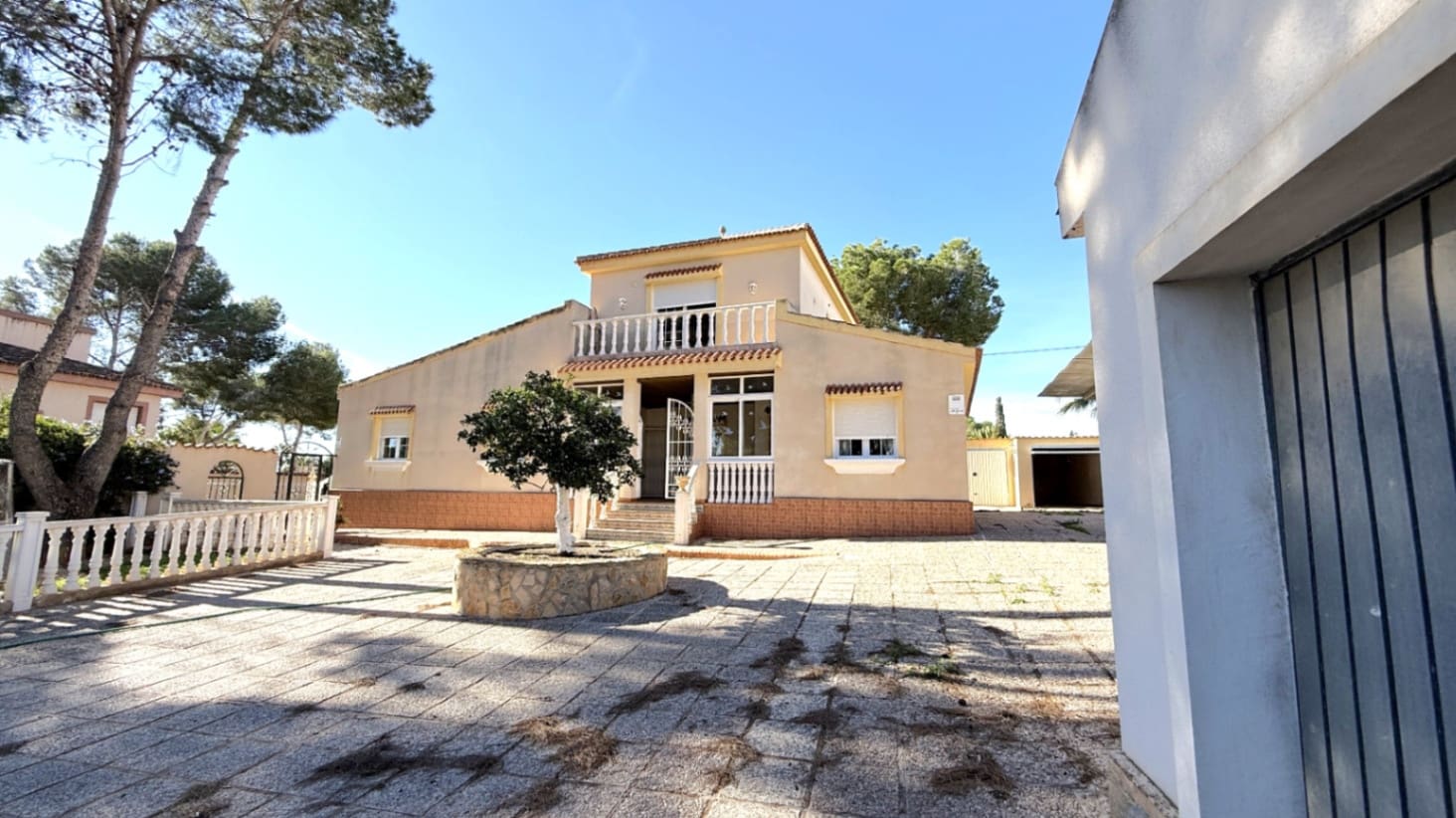 4 soveværelse Villa til salg i Pilar de la Horadada med swimmingpool garage - € 480.000 (Ref: 9722500)
