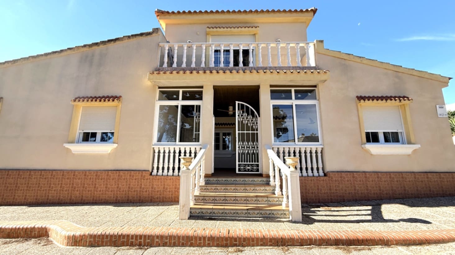 4 soveværelse Villa til salg i Pilar de la Horadada med swimmingpool garage - € 480.000 (Ref: 9722500)