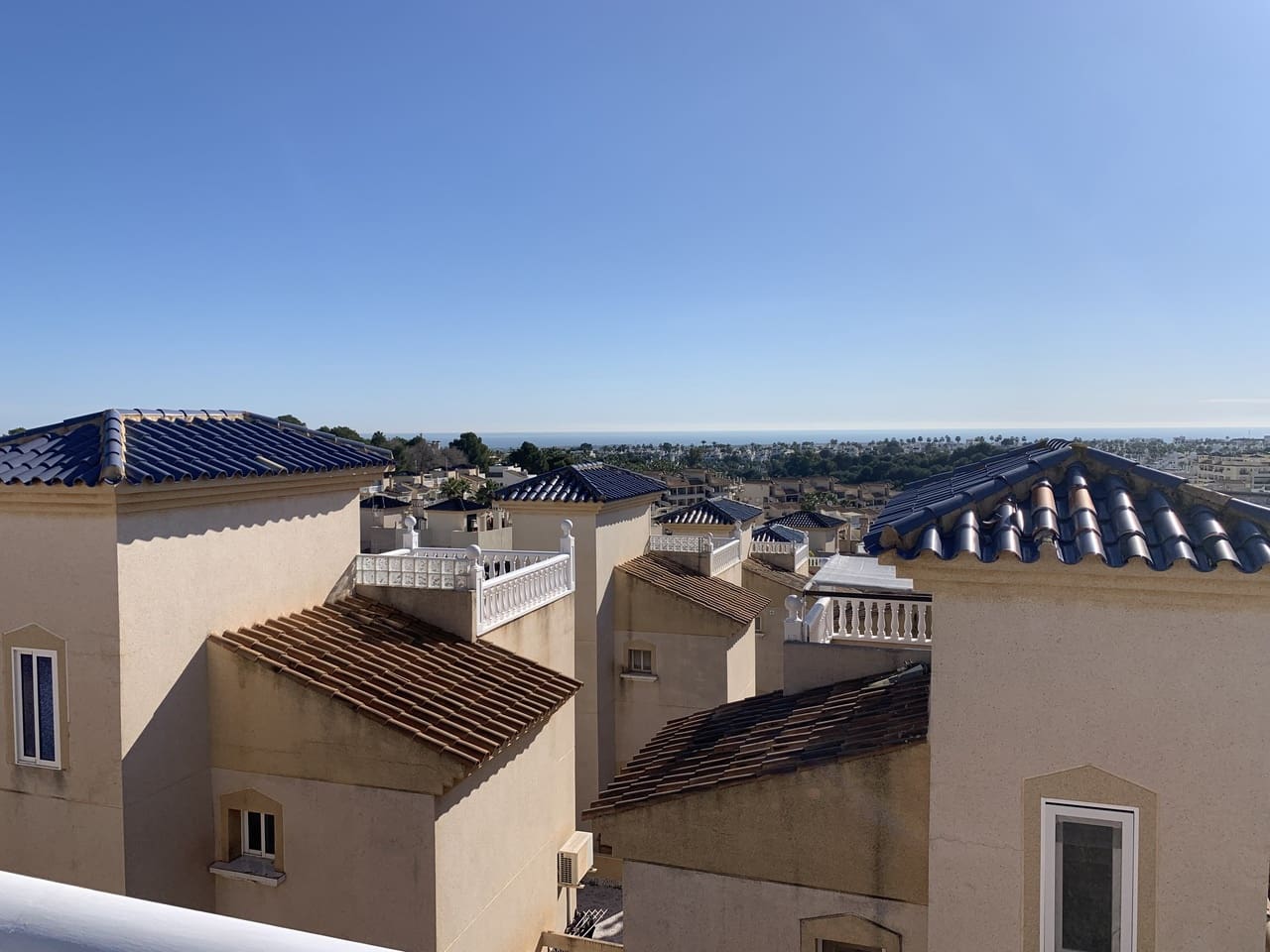 Chalet de 3 habitaciones en Villamartin en venta con piscina garaje - 299.950 € (Ref: 9722516)