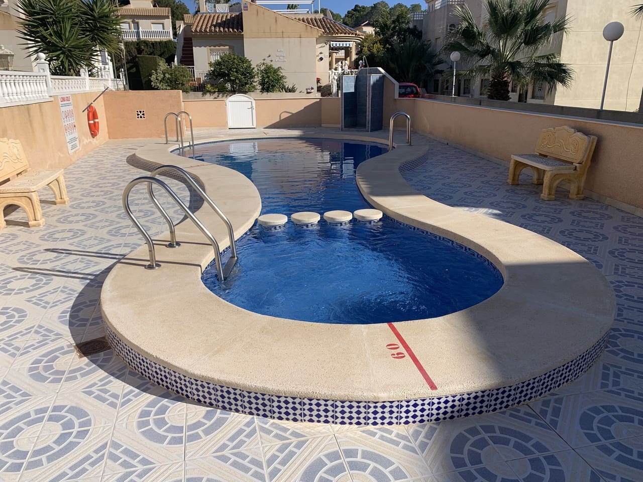 Chalet de 3 habitaciones en Villamartin en venta con piscina garaje - 299.950 € (Ref: 9722516)