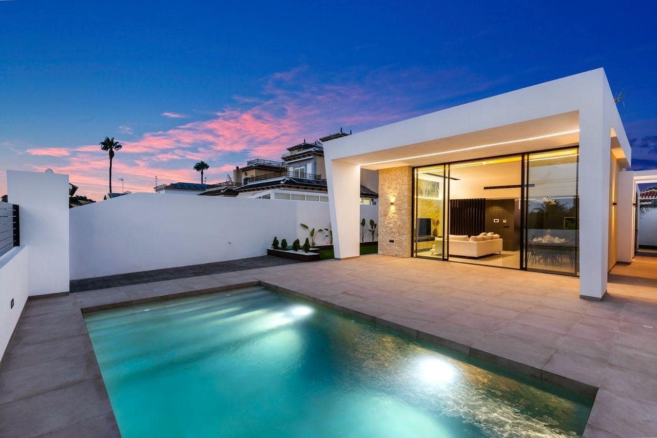 3 bedroom Villa for sale in Torrevieja with garage - € 700,000 (Ref: 9722517)